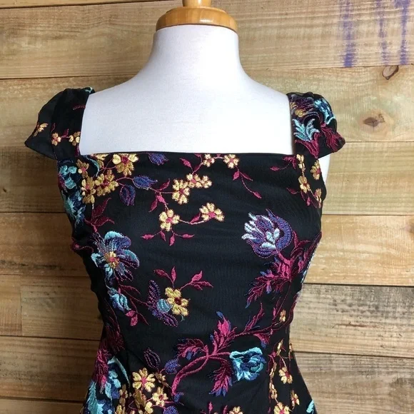 Nicole Miller NY, Floral embroidered dress,NWOT - Picture 3 of 10